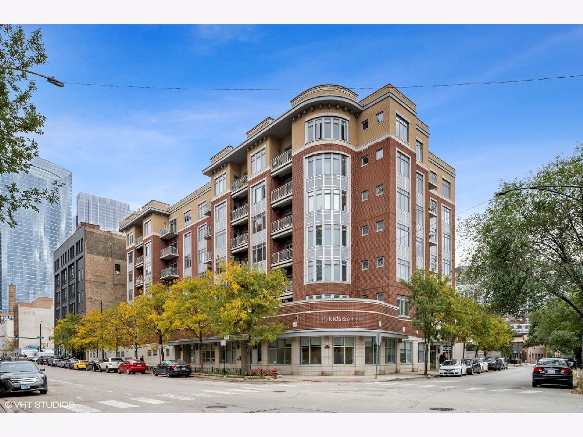 Condominiums Sold Fulton Place Chicago Illinois, 657 Fulton