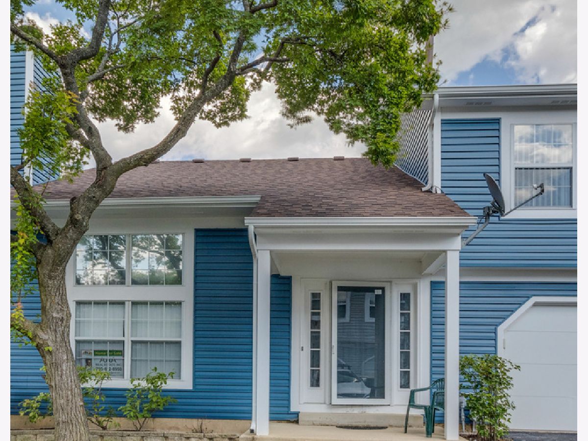 Townhomes Rented Southgate Manors Streamwood Illinois, 357 Wisteria