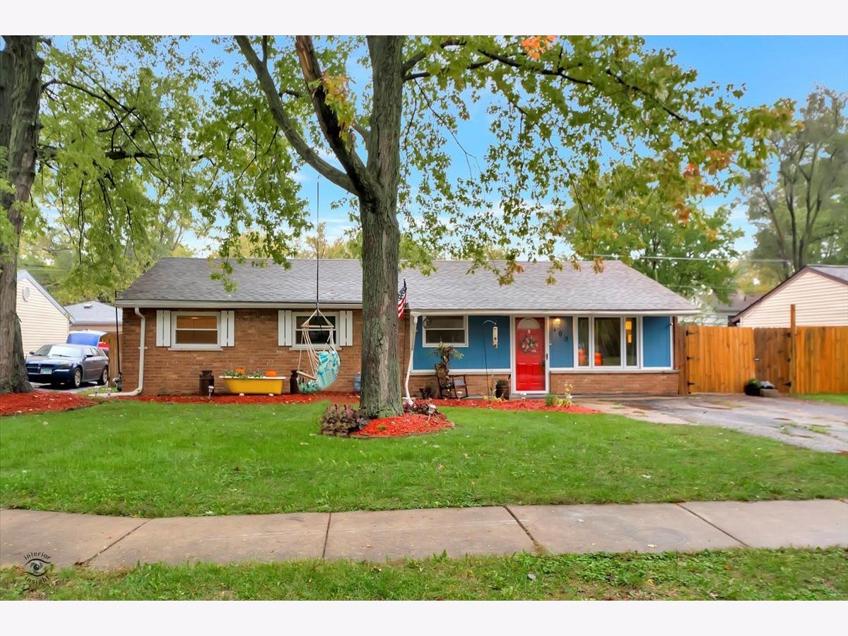 Homes Sold Colonial Village Bolingbrook Illinois, 105 Queenswood