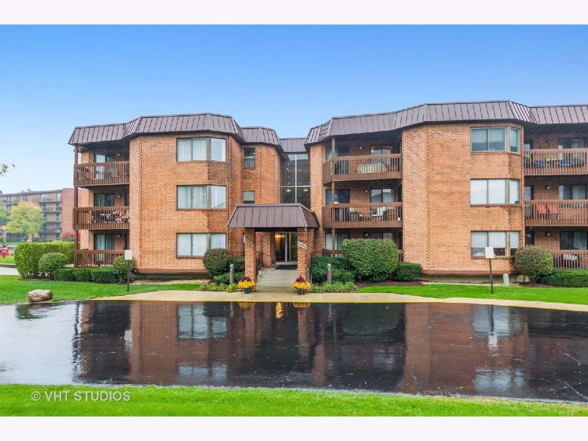 Condos & Townhomes Sold The Lawns Phase 3 Willowbrook Illinois, 6425 Clarendon Hills