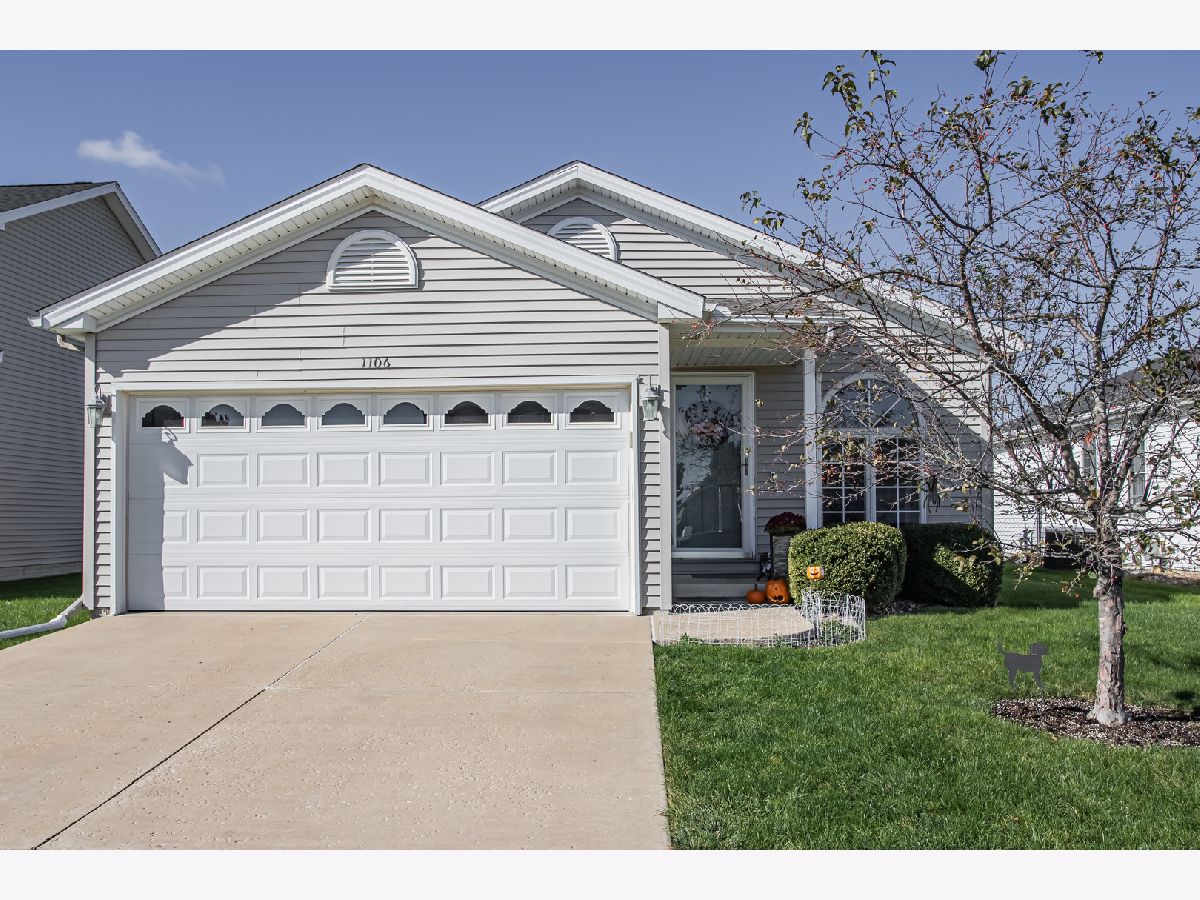 Homes & Condos & Townhomes Sold Mcgraw Park Bloomington Illinois, 1106 Wanda