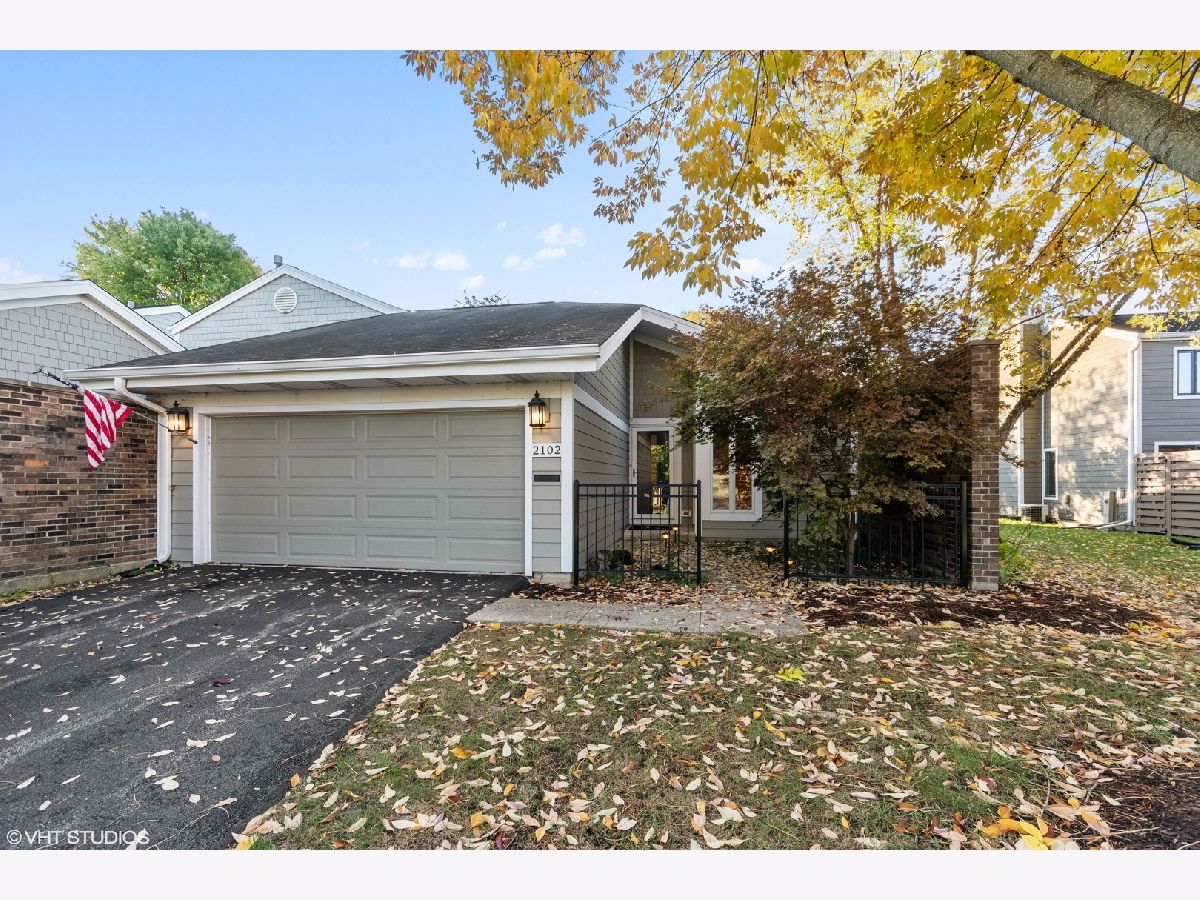 Townhomes & Condos & Homes Sold Streams Villa Wheaton Illinois, 2102 Willow Run