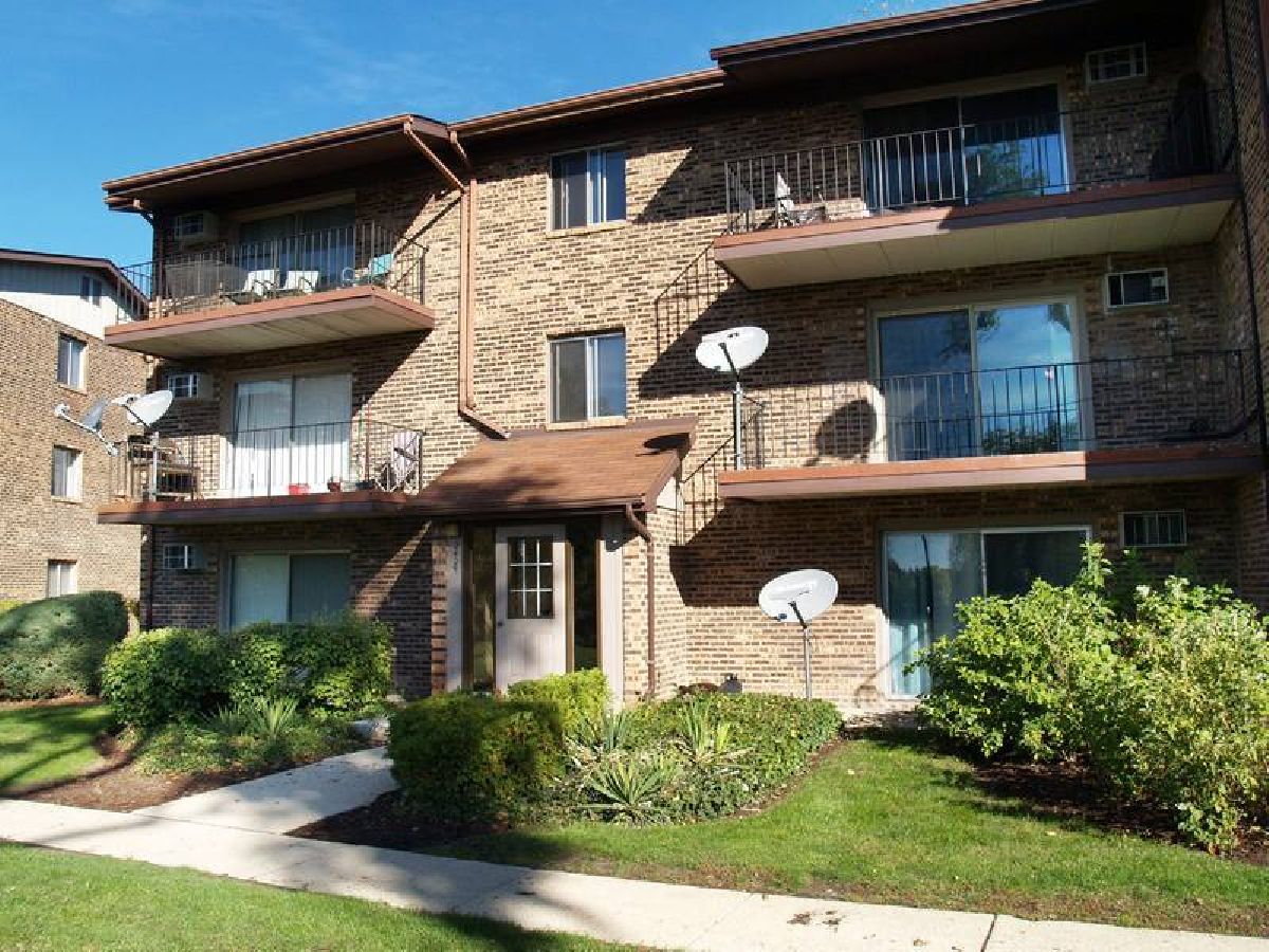 Condominiums Sold Waterbury Woodridge Illinois, 2409 Spring