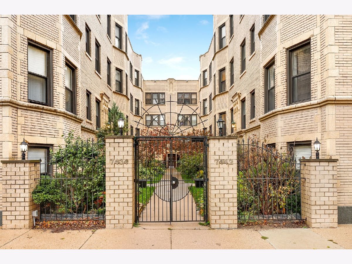 Condos & Townhomes Sold Hermitage Manor Chicago Illinois, 7442 Hermitage