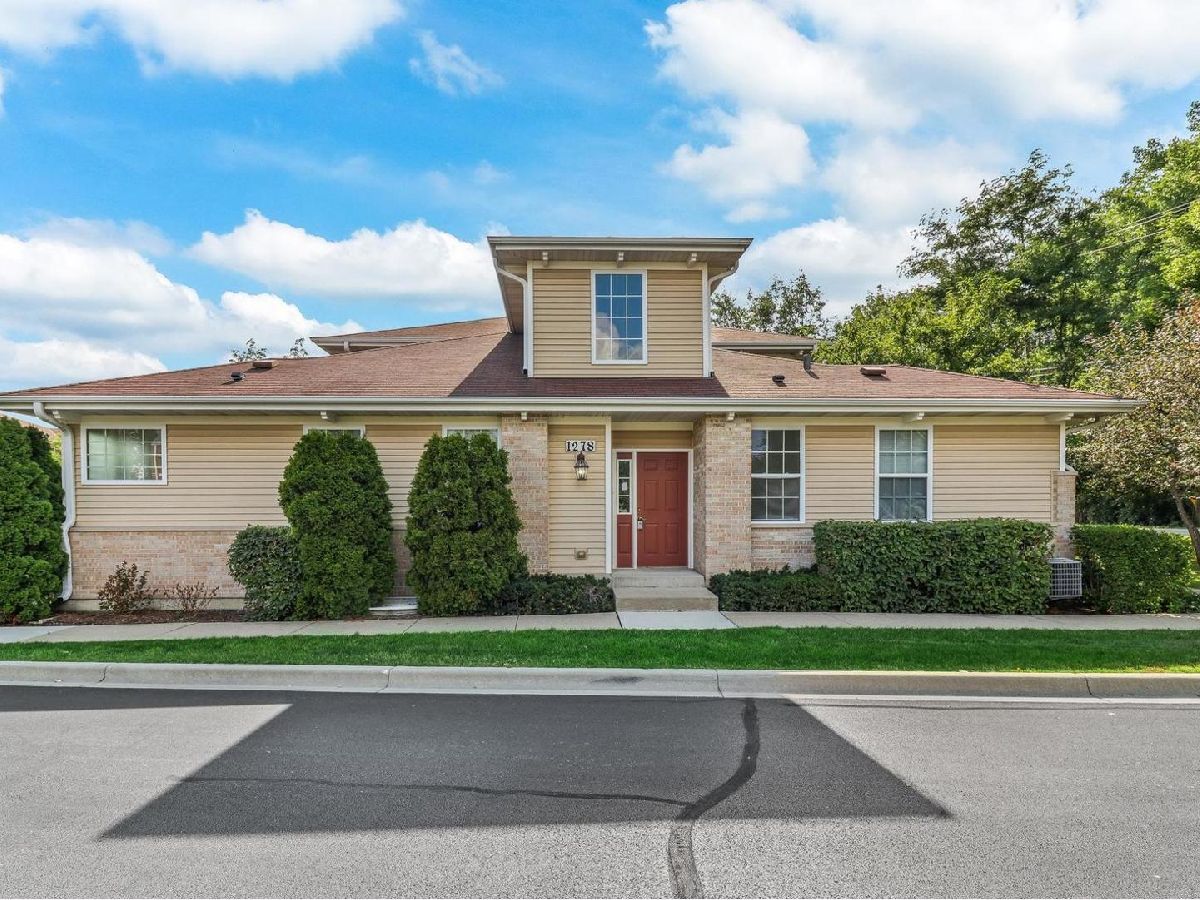 Townhomes Rented Walnut Glen Crystal Lake Illinois, 1278 Walnut Glen