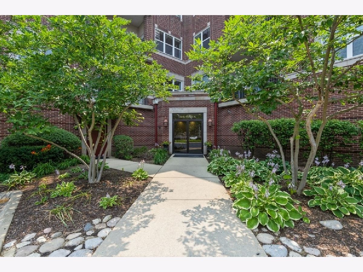 Condominiums & Homes Sold Heritage Place Libertyville Illinois, 310 Church