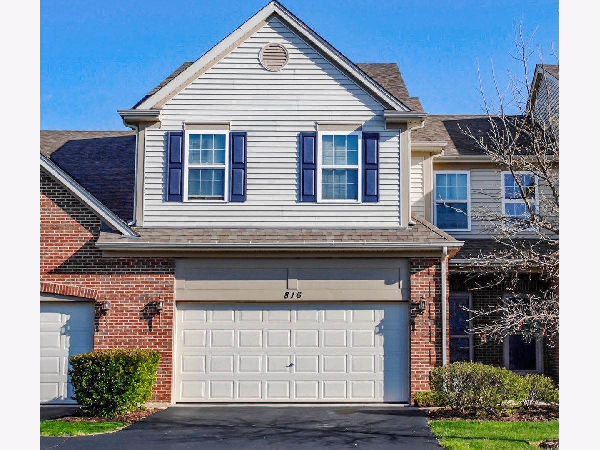 Homes & Townhomes Rented Ashton Pointe Crystal Lake Illinois, 816 Oak Hollow