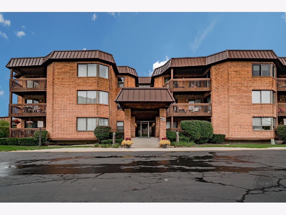 Condos & Townhomes Sold The Lawns Phase 3 Willowbrook Illinois, 6425 Clarendon Hills