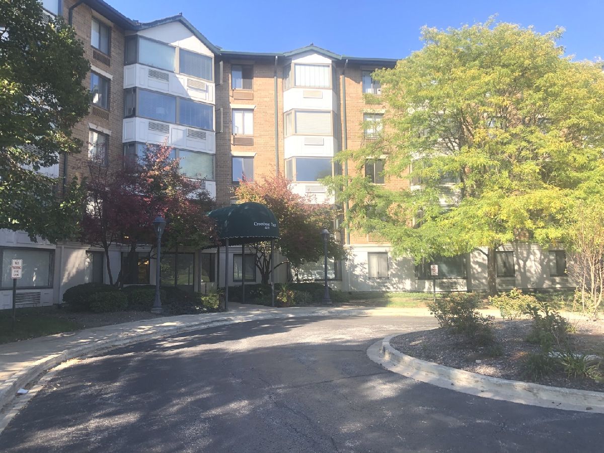 Condominiums Rented Greenbriar Place Glen Ellyn Illinois, 470 Fawell