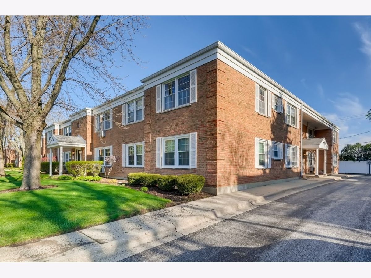 Condominiums Rented Colonial Square Arlington Heights Illinois, 904 Saint James