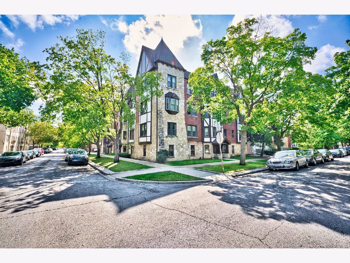 Condominiums Rented Hollywood Park Condos Chicago Illinois, 5659 Bernard