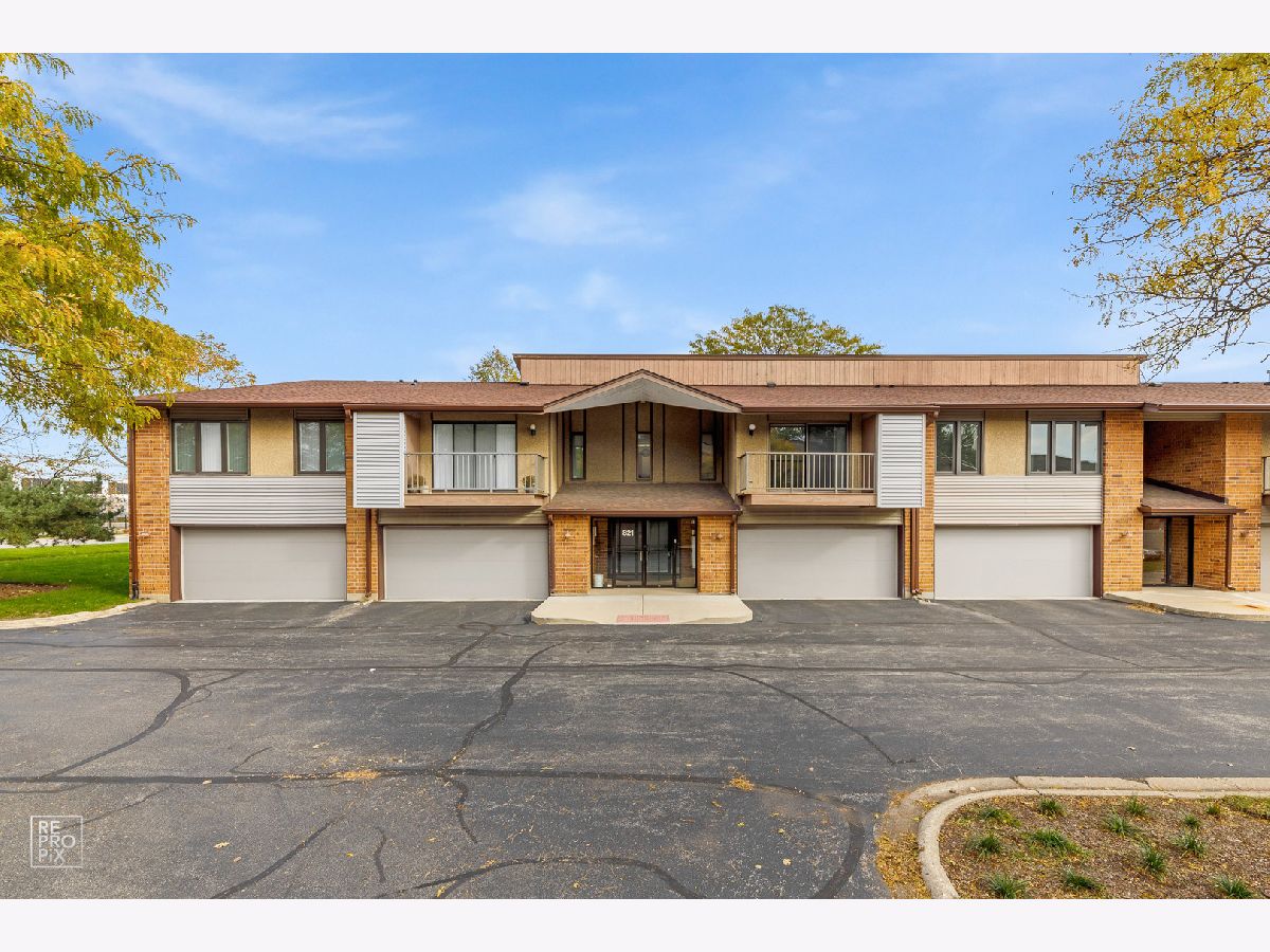 Condominiums Rented Willow Woods Elk Grove Village Illinois, 821 Oakton