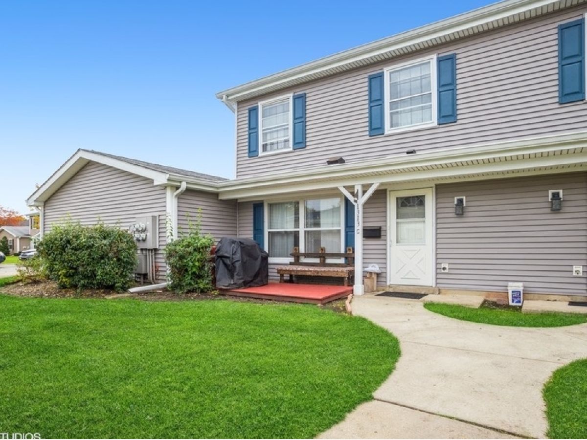 Townhomes & Homes Sold Hanover Square Hanover Park Illinois, 1313 Kingsbury