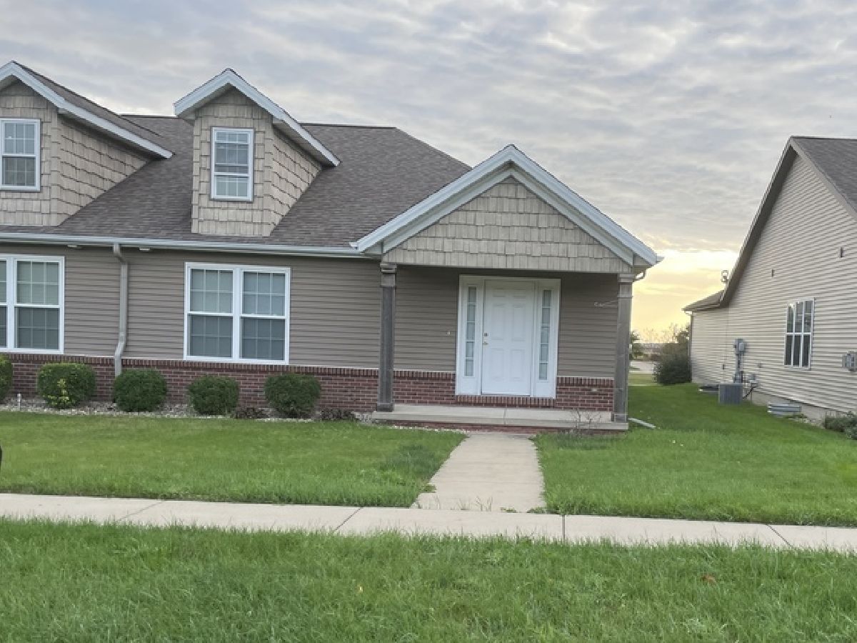 Homes & Condos & Townhomes Rented Kelley Glen Normal Illinois, 1647 Belclare