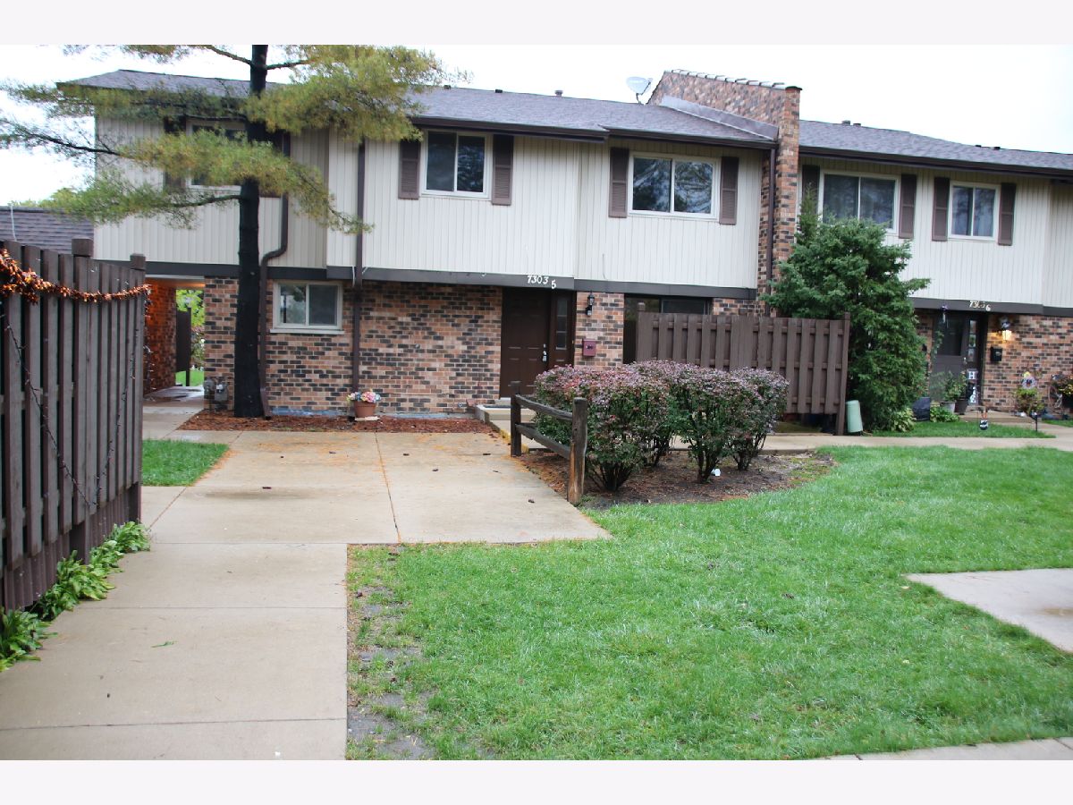 Village Square Downers Grove IL, Townhomes & Condos For Sale & For Rent