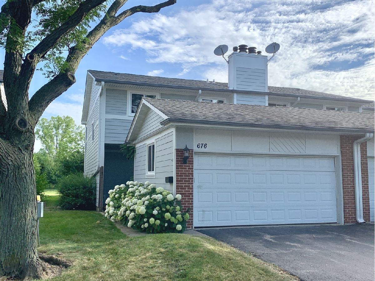 Townhomes Rented Park West Deerfield Illinois, 676 Mallard