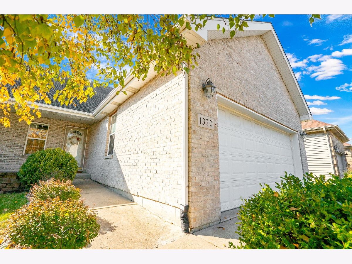 Condos & Townhomes & Homes Sold Wildflower Ridge Joliet Illinois, 1320 Coral Bell