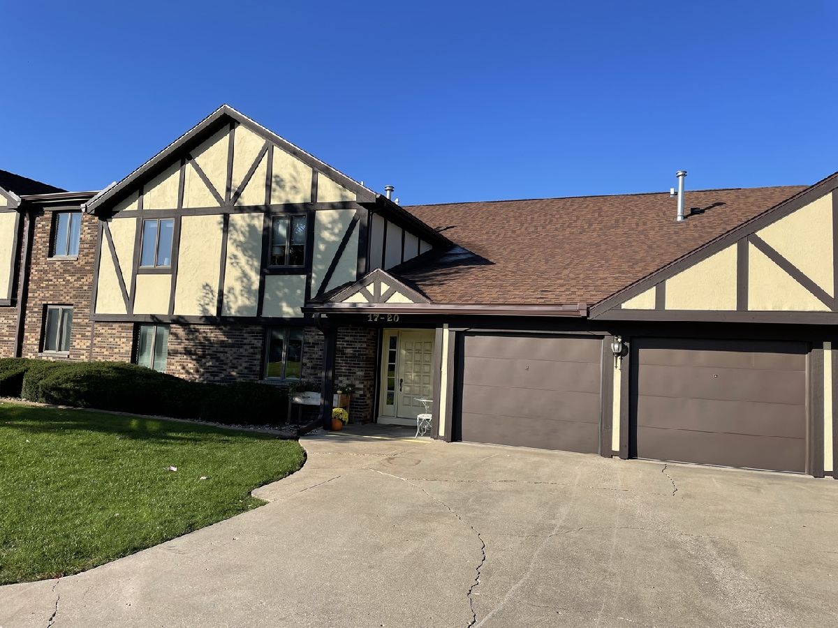 Condos & Townhomes Sold Country Club Place Pontiac Illinois, 18 Crystal