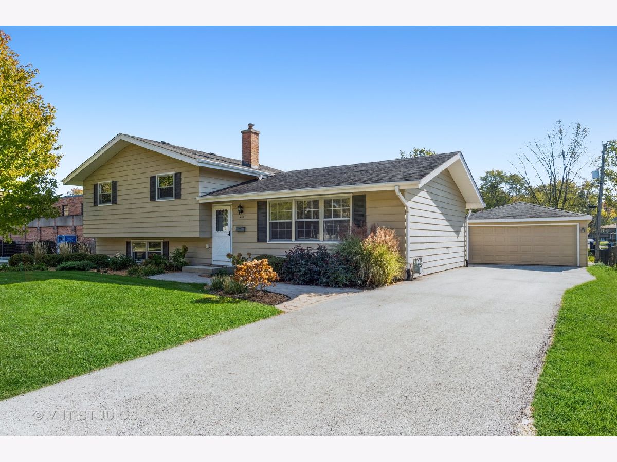 Homes Rented Moser Highlands Naperville Illinois, 220 Gartner