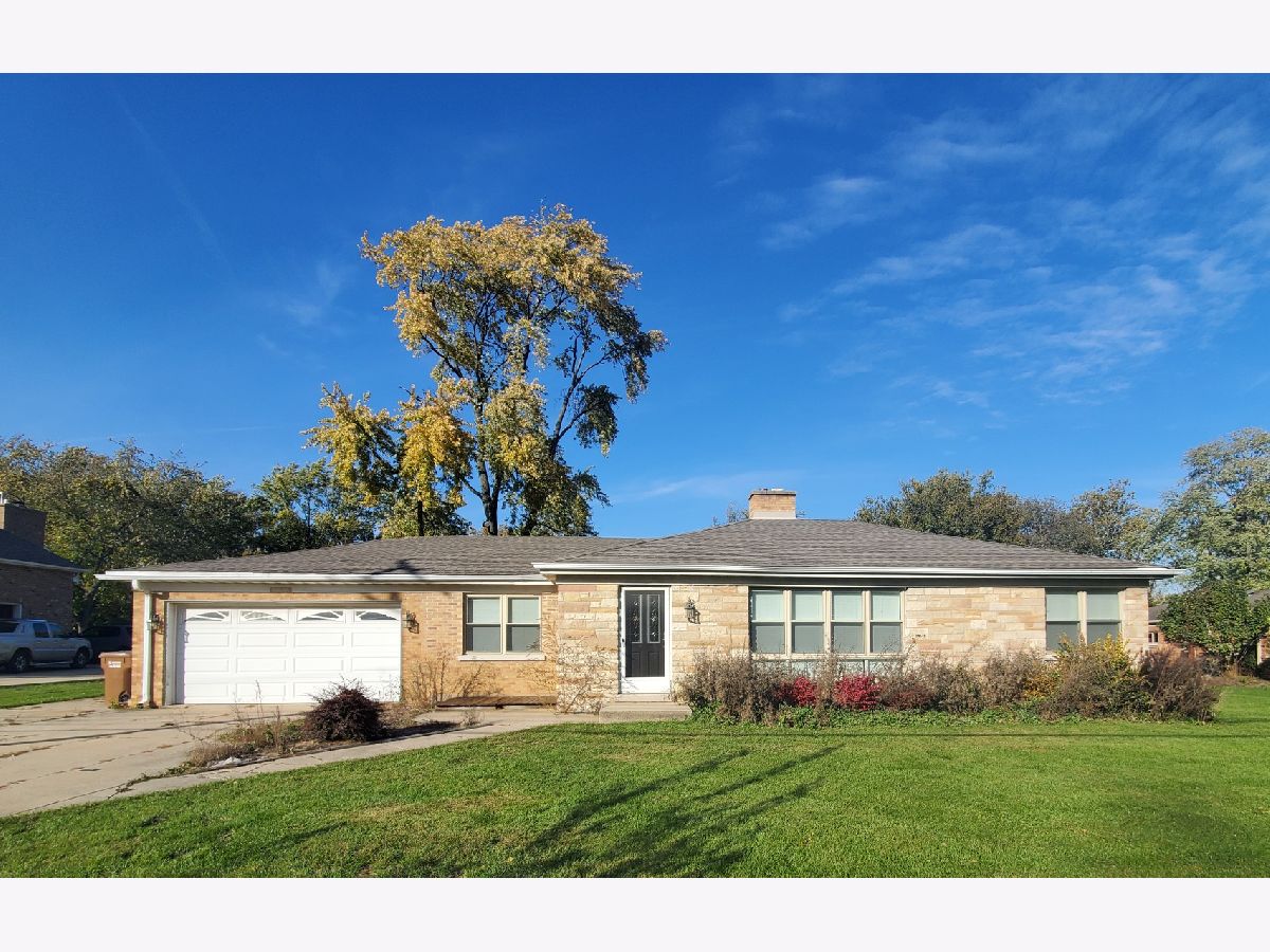 Homes Rented Oakdale Woods Bensenville Illinois, 17W022 Old Grand