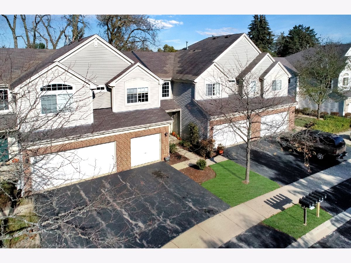Townhomes & Condos Sold Maple Hollow Lombard Illinois, 944 Creekside