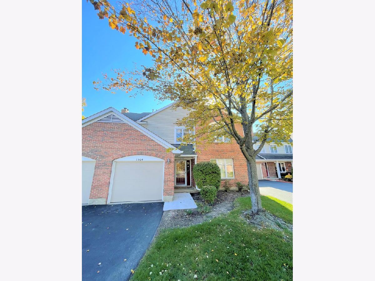 Arlington On The Ponds Arlington Heights IL, Townhomes & Condos & Homes