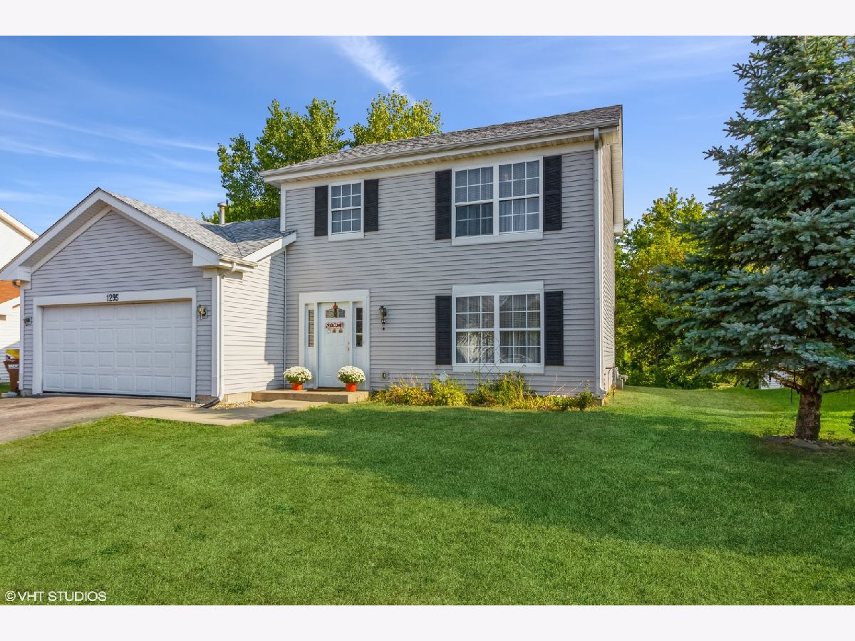 Homes & Condominiums Sold Oakbrook Woods Belvidere Illinois, 1295 Willowbrook