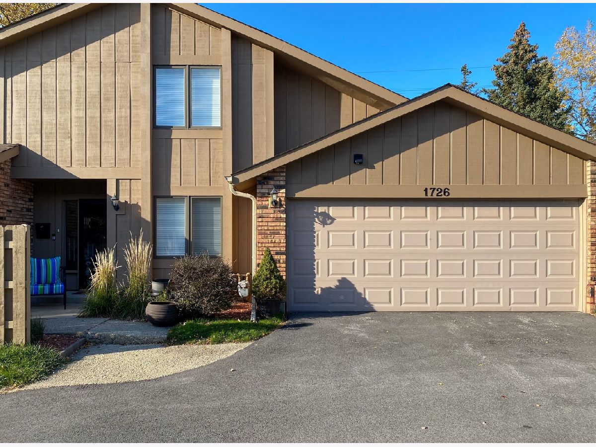 Townhomes & Homes Rented Sawmill Creek Darien Illinois, 1726 Boulder