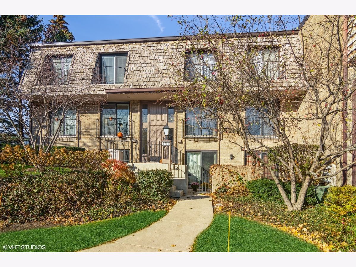 Condominiums Rented Northfield Square Northfield Illinois, 1711 Northfield