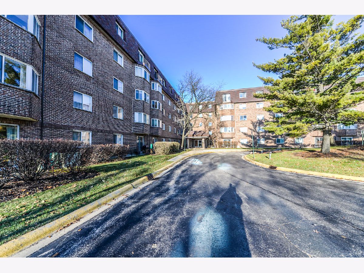 Condominiums Rented Town Square Schaumburg Illinois, 220 Roselle