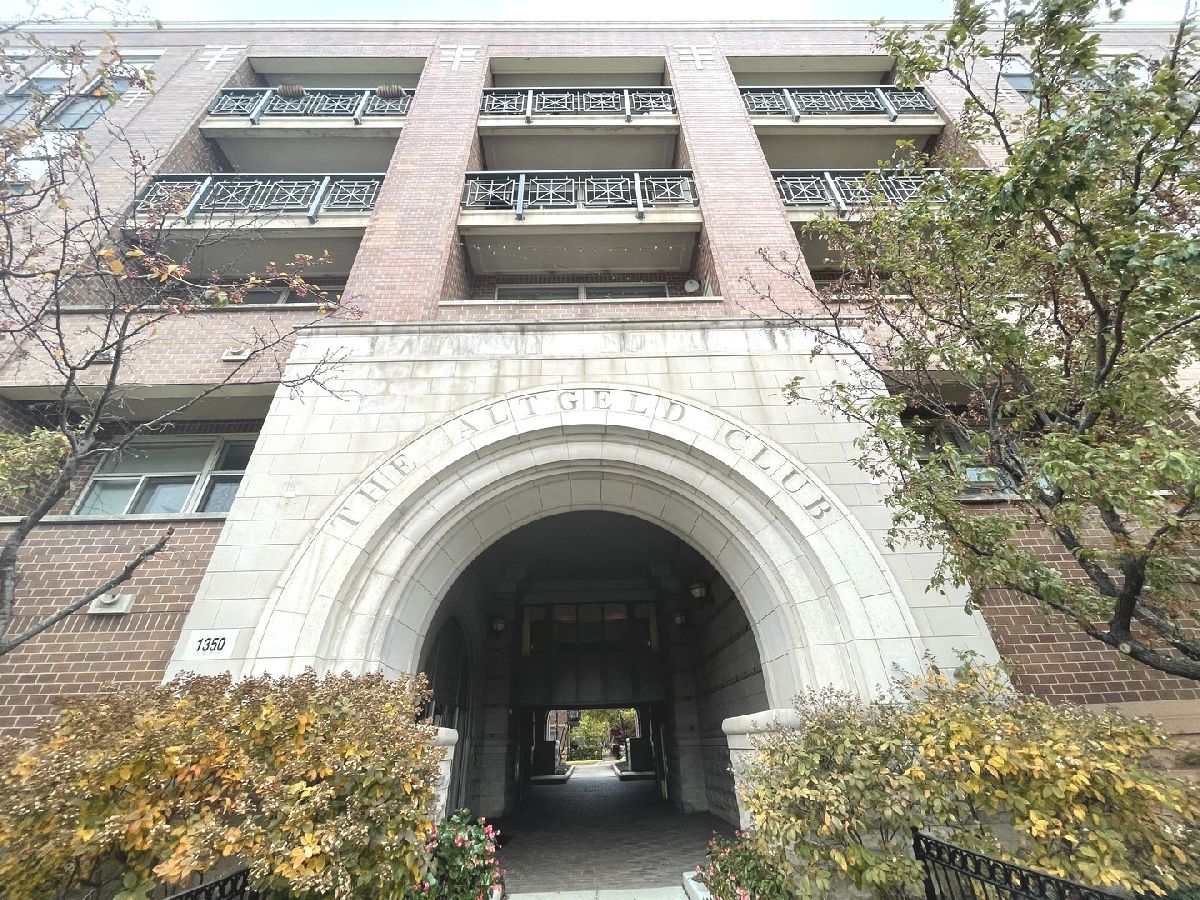 Townhomes & Condos & Homes Rented Altgeld Club Chicago Illinois, 1350 Fullerton