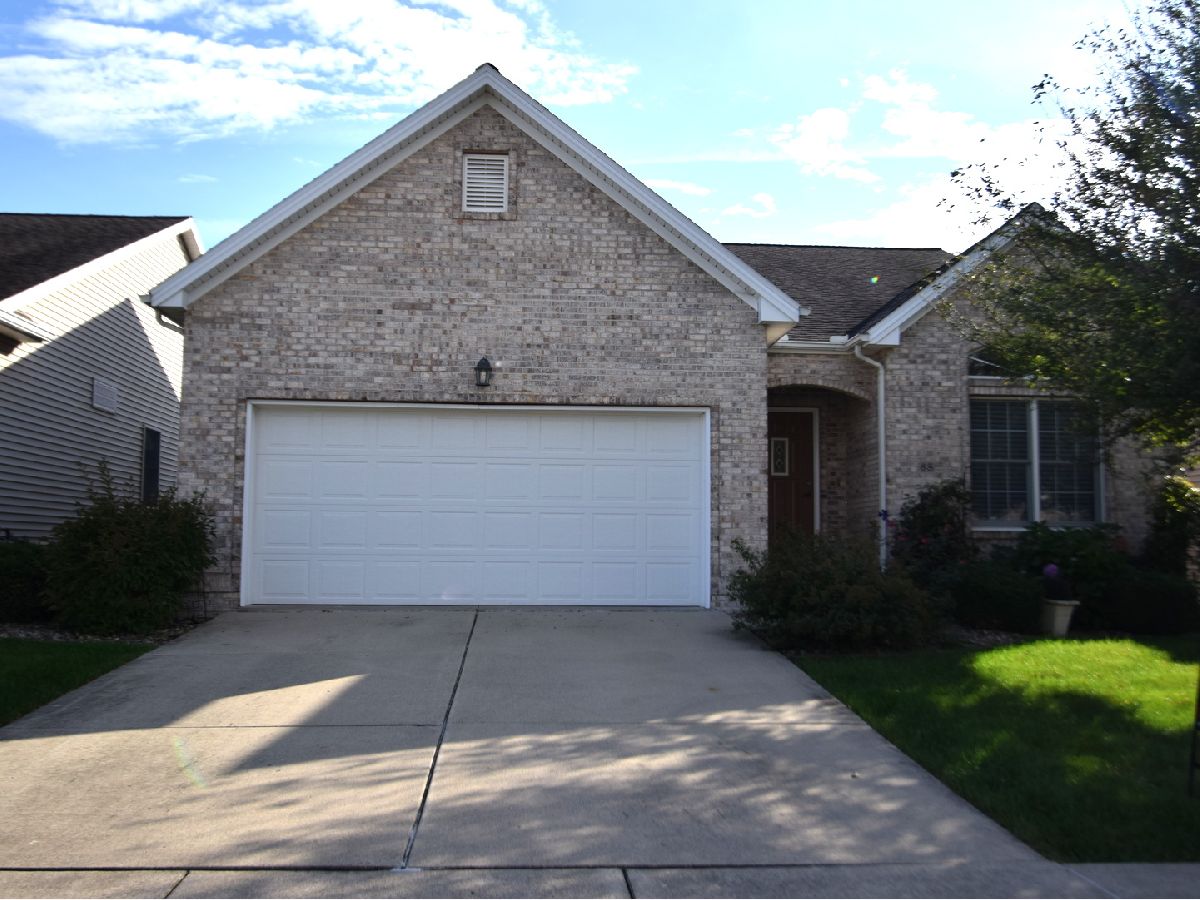 Homes & Condos & Townhomes Sold Ireland Grove Bloomington Illinois, 68 Crista Ann