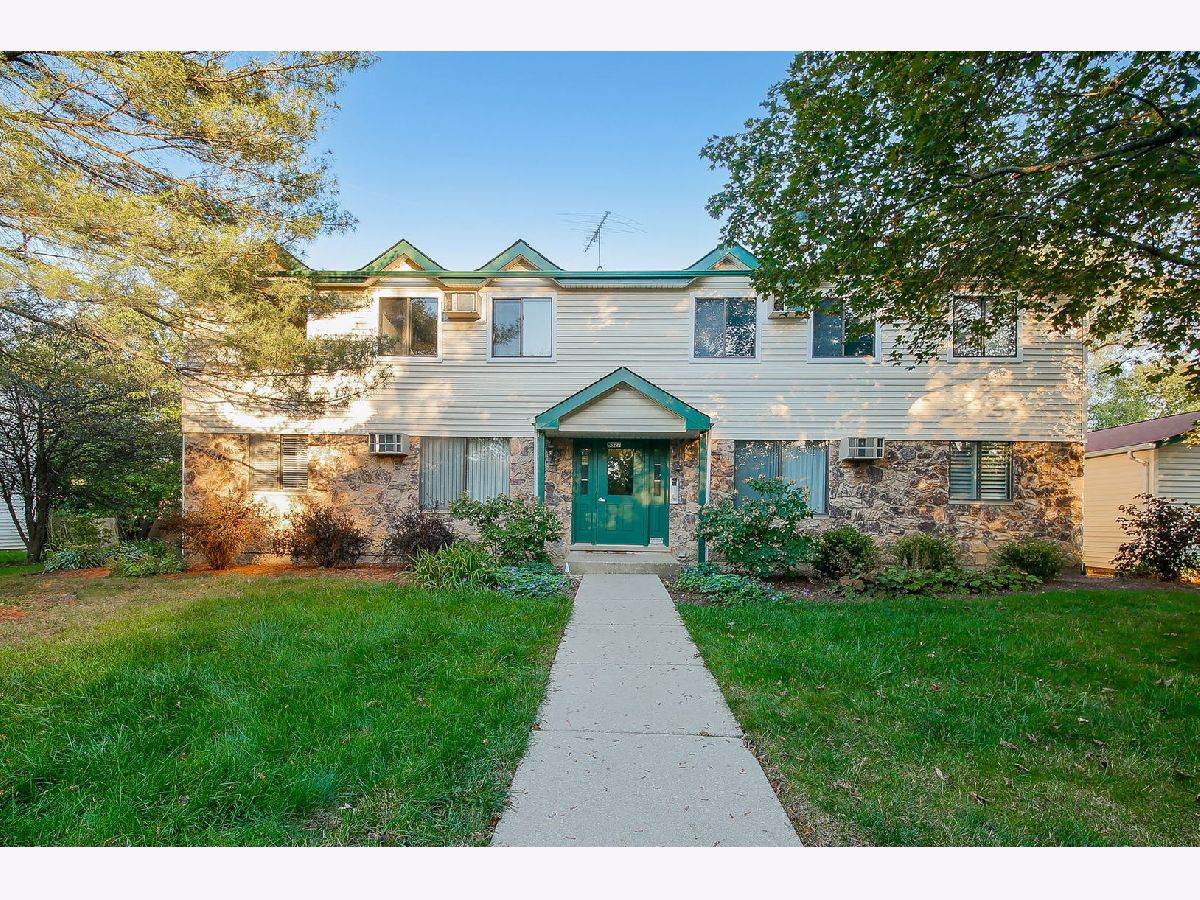 Condominiums Sold Oak Hills Woodridge Illinois, 8327 Oak Leaf