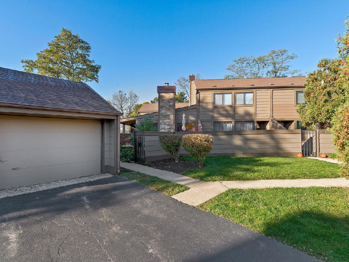 Townhomes & Homes Sold Glengarry Geneva Illinois, 130 Aberdeen