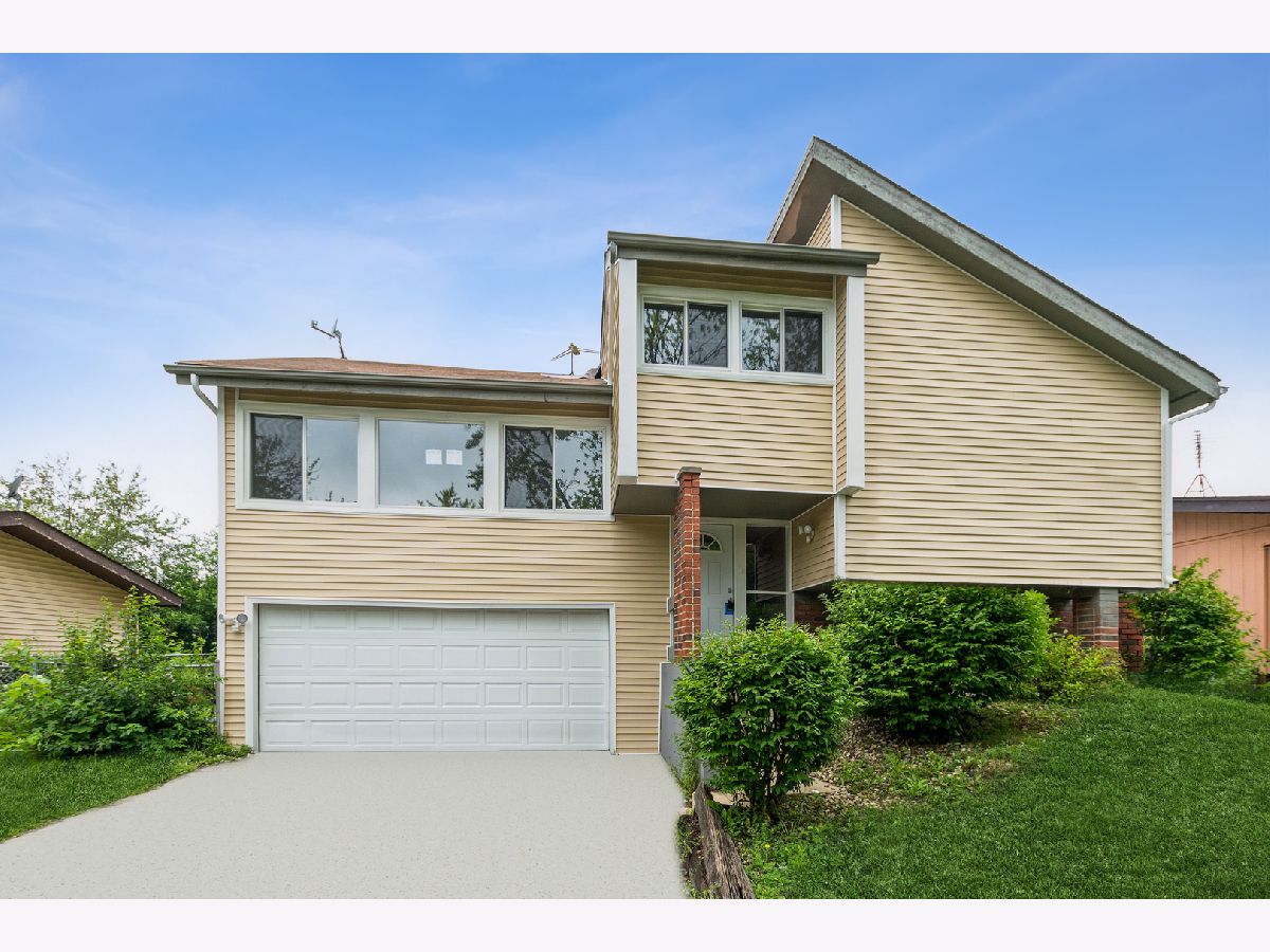 Homes Rented Chateaux Hazel Crest Illinois, 3406 Montmarte