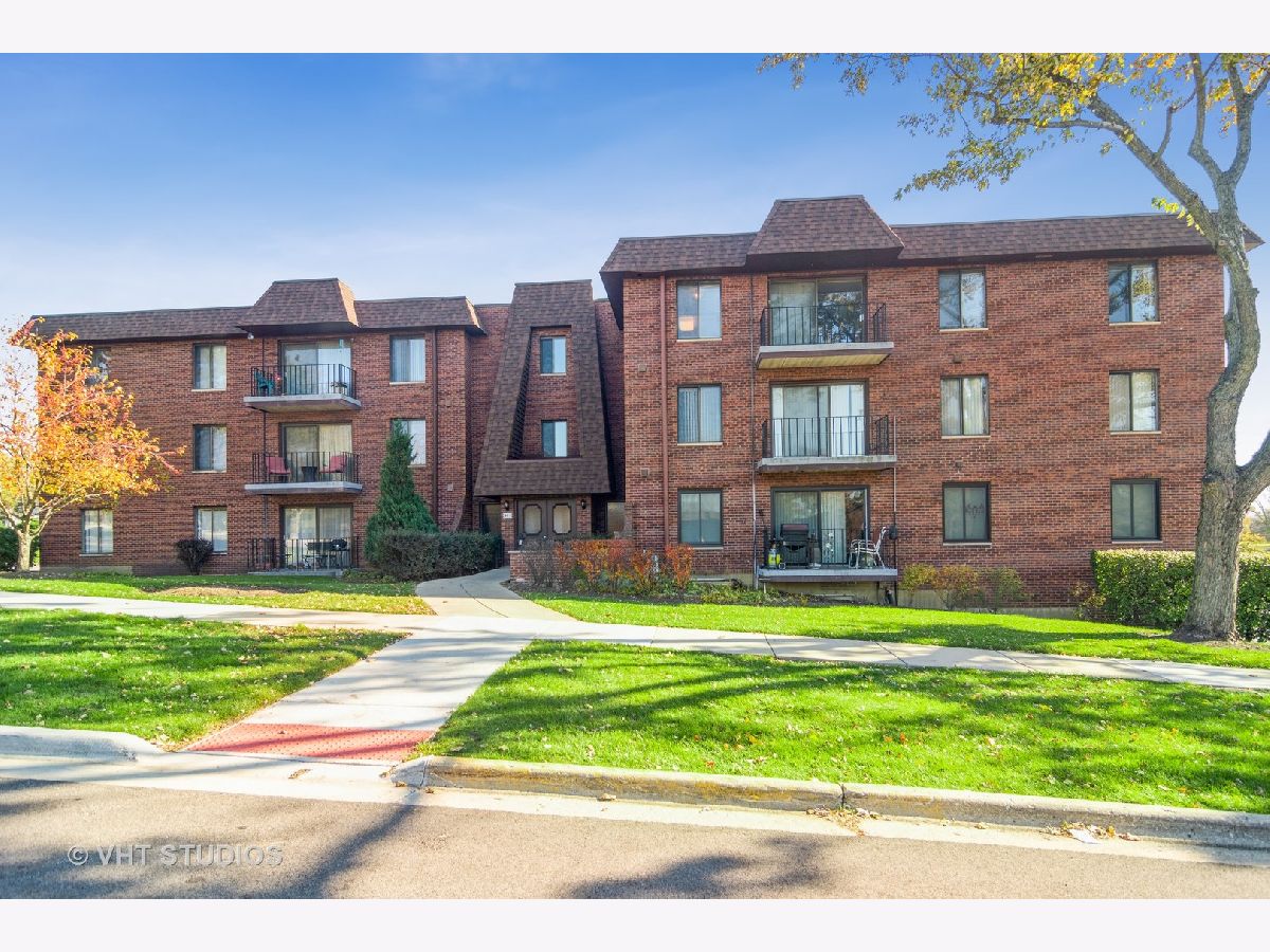 Townhomes & Condos & Homes Sold Knollwood Lake Zurich Illinois, 80 Pleasant