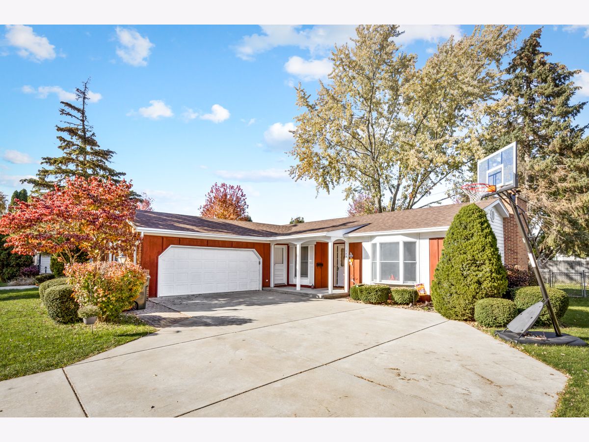 Homes Sold Heathercrest Aurora Illinois, 1495 Crestwood
