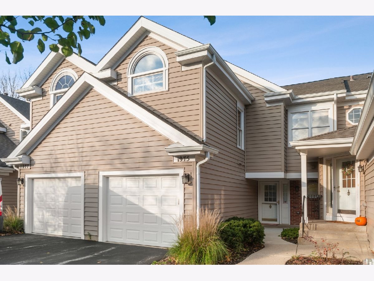 Townhomes & Condos & Homes Sold Lake Arlington Arlington Heights Illinois, 1975 Stillwater
