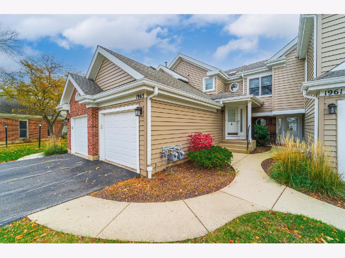 Townhomes & Condos & Homes Rented Lake Arlington Arlington Heights Illinois, 1959 Coldspring