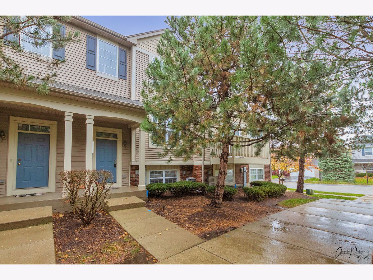 Townhomes Sold Pine Creek Lakemoor Illinois, 31762 Pineview