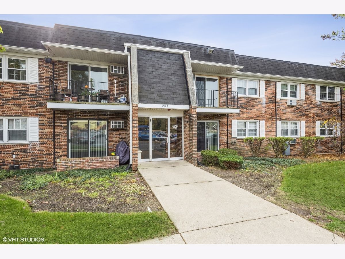 Condominiums Sold Fairway Grove Downers Grove Illinois, 2423 Ogden