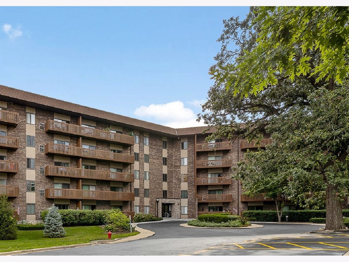 Medinah On The Lake Bloomingdale IL, Condominiums For Sale & For Rent