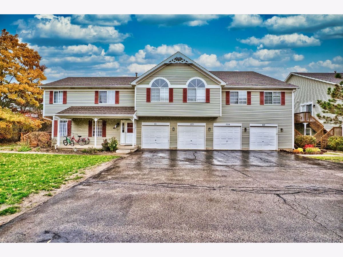 Townhomes Sold Village Creek Lake In The Hills Illinois, 133 Village Creek