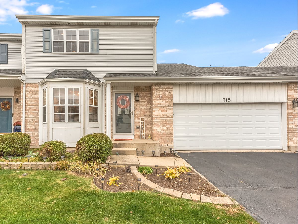 Townhomes Sold Meadowalk Romeoville Illinois, 715 Pinetree