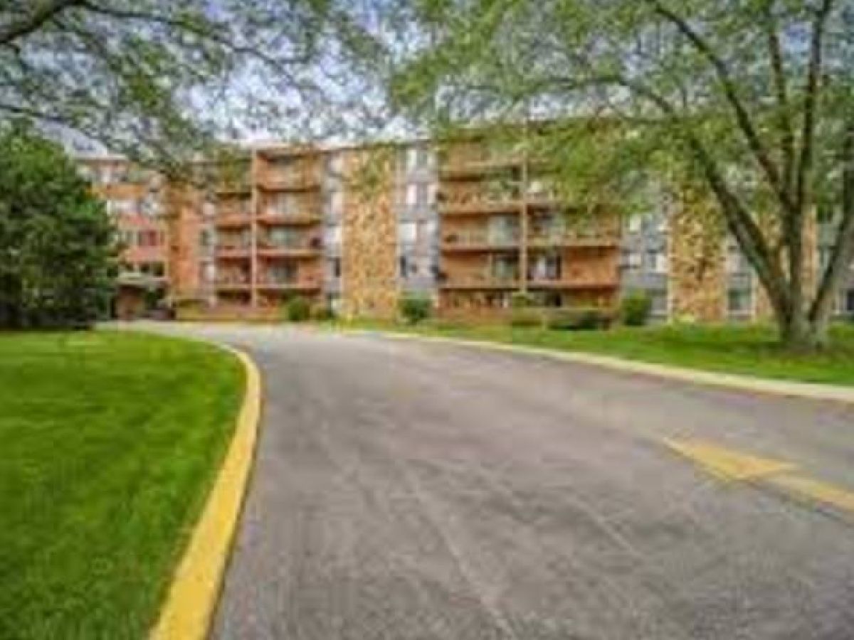Condominiums Rented Lake Run Prospect Heights Illinois, 16 Old Willow