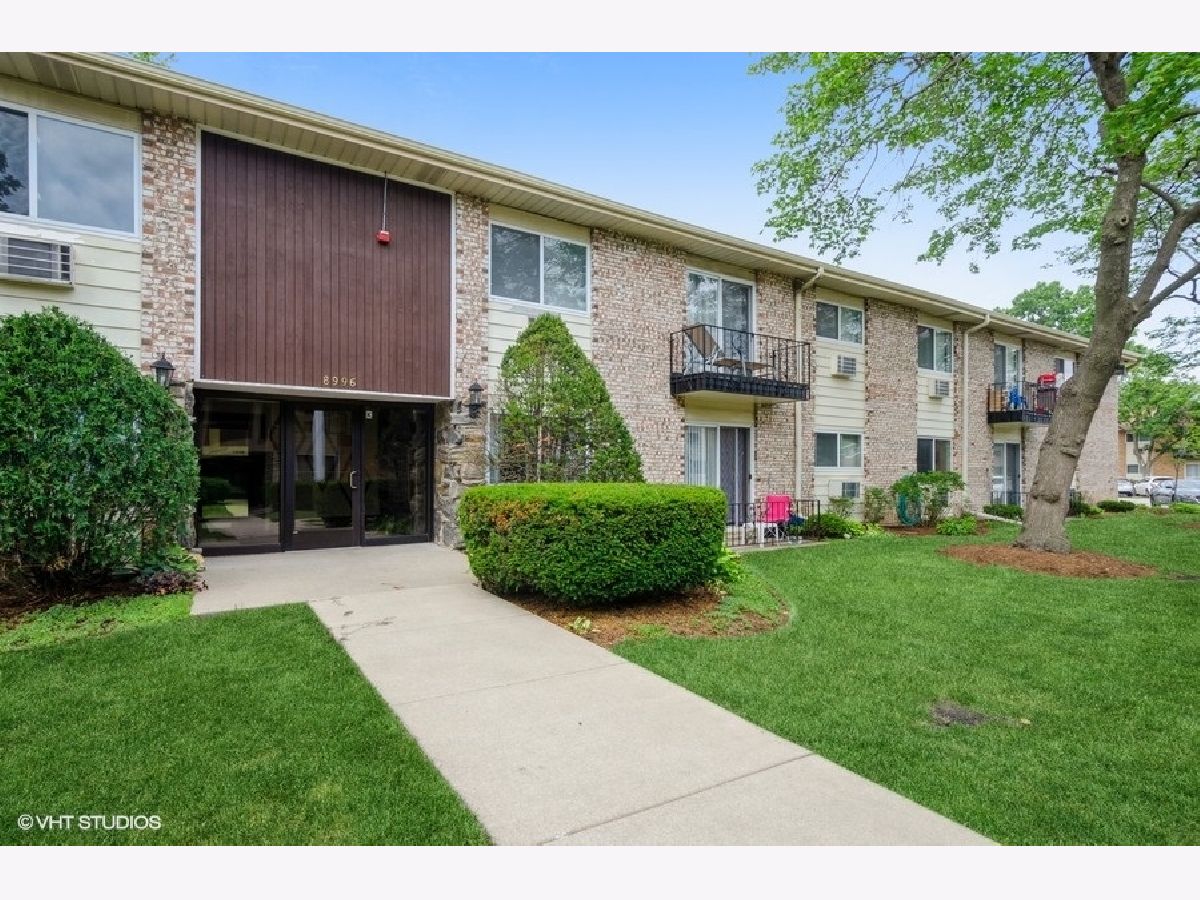 Condominiums Sold Ballard Court Des Plaines Illinois, 8996 Kennedy