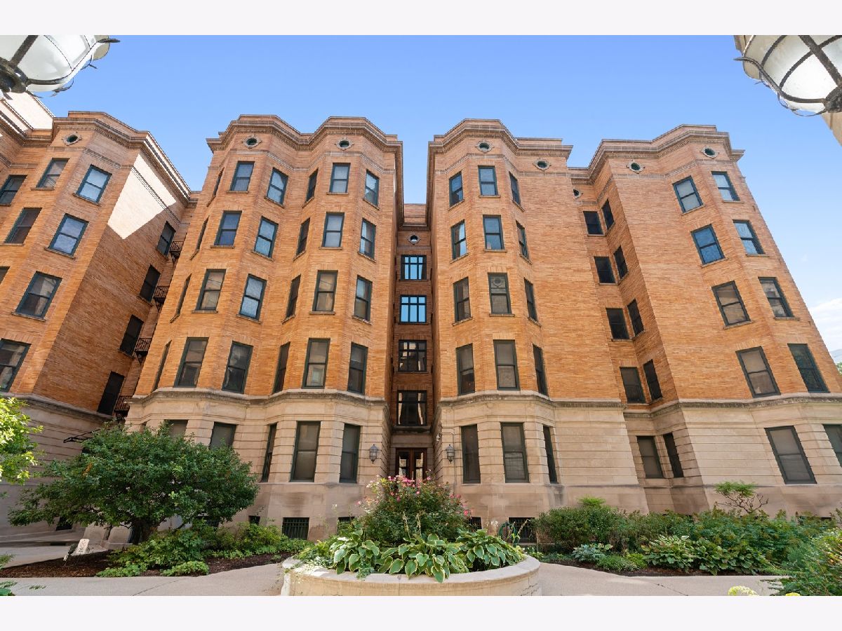Condominiums Sold Commodore Chicago Illinois, 550 Surf