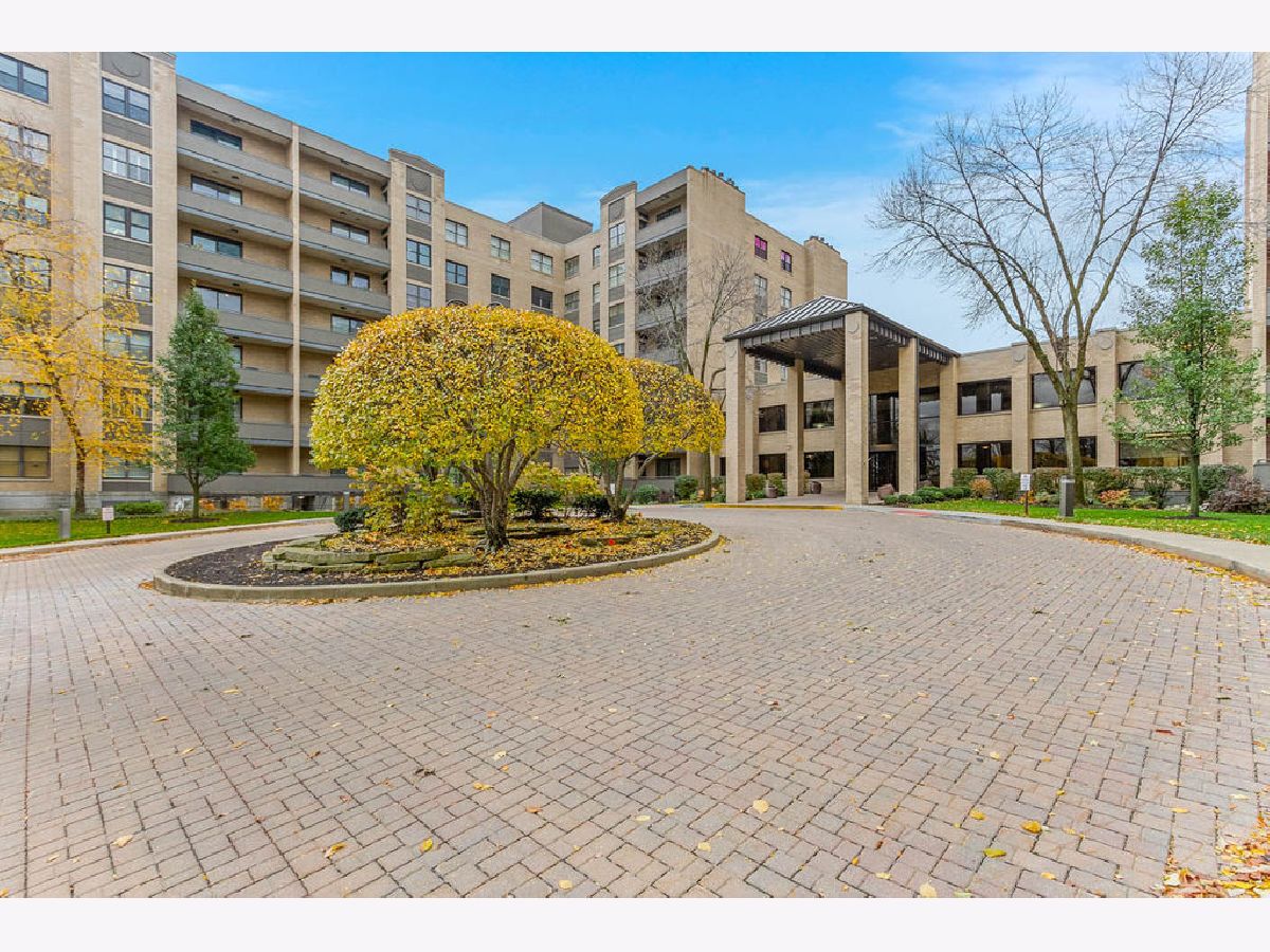 Condominiums Sold Barclay Place Lincolnwood Illinois, 4545 Touhy