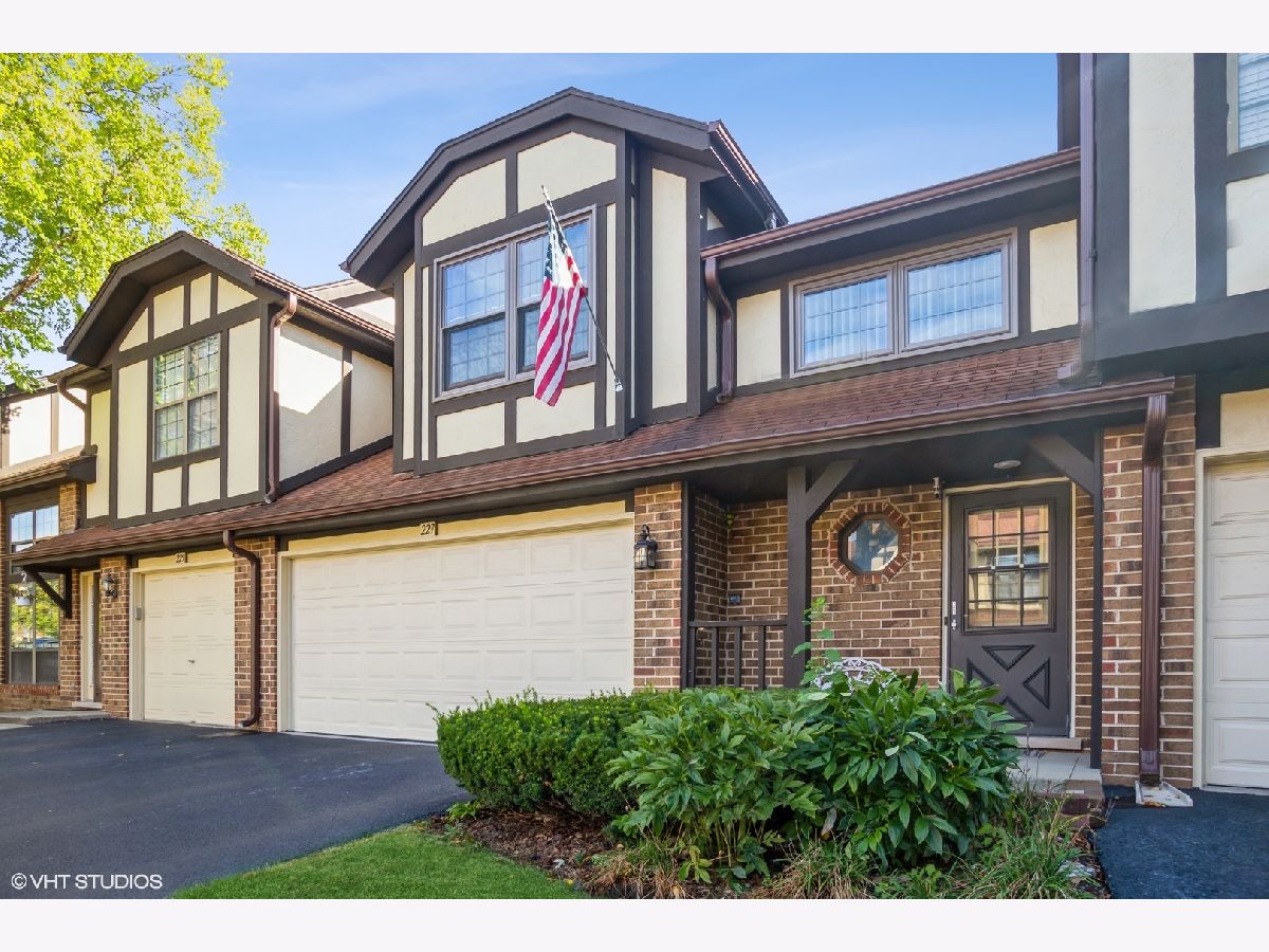 Medinah Lakes Bloomingdale IL, Townhomes & Condos For Sale & For Rent