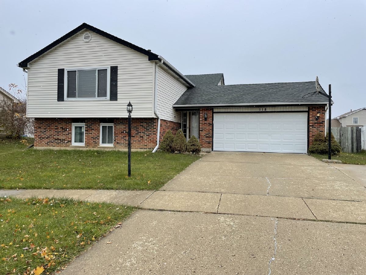 Homes Rented New England Village Streamwood Illinois, 118 Hastings Mill